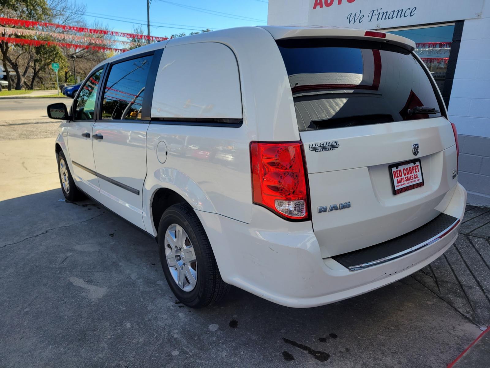 2013 WHITE Dodge Cargo Van Base (2C4JRGAG7DR) with an 3.6L V6 DOHC 24V engine, 4-Speed Automatic transmission, located at 503 West Court, Seguin, TX, 78155, (830) 379-3373, 29.568621, -97.969803 - 2013 Dodge Cargo Van Base with a 3.6L V6 DOHC 24V, Automatic, Tilt, Cruise, CD/AUX Stereo, Power Windows, Locks and Side Mirrors, Dual Climate Control, Tinted Windows, Custom Vinyl Paneled Flooring, Built in Rear Shelving, Cage Divider, Rear Wiper, Rear Defroster and more!! - Photo #3